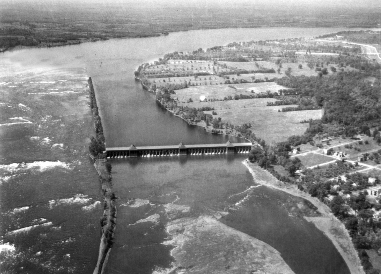 Le barrage vue sud, La centrale et son canal, devant l’île aux Hérons, 1927