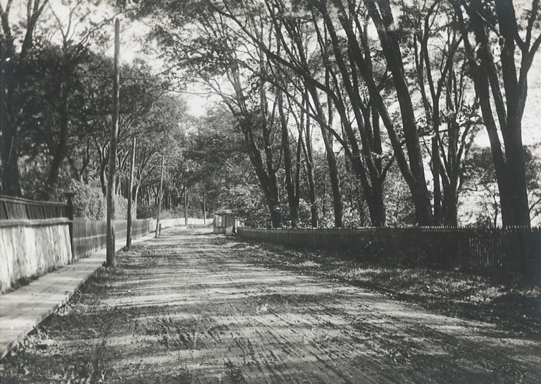 Lasalle Boulevard, entering Lachine near Maison Le Ber-Le Moyne, about 1900