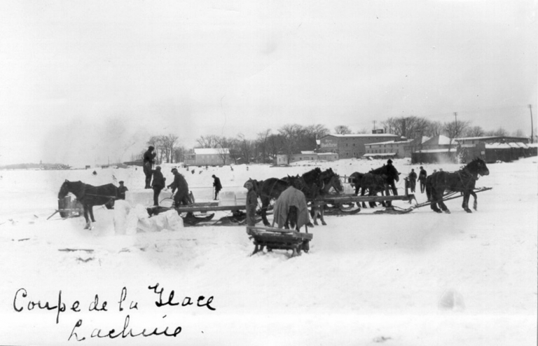 Icemen at work, on Lake Saint-Louis near the Dawes industrial complex, about 1900.