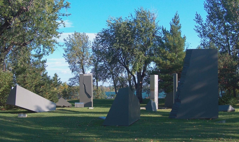 Hommage aux forces vitales du Québec, sculpture by George Dyens