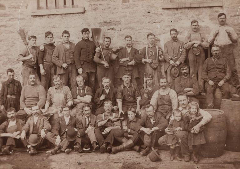 Dawes Black Horse employees, about 1900